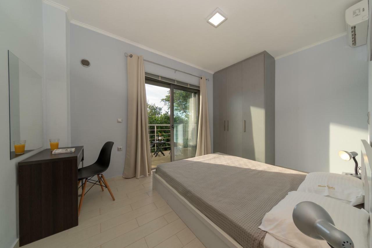 Alexiszorba Villa Plaka  Exterior photo